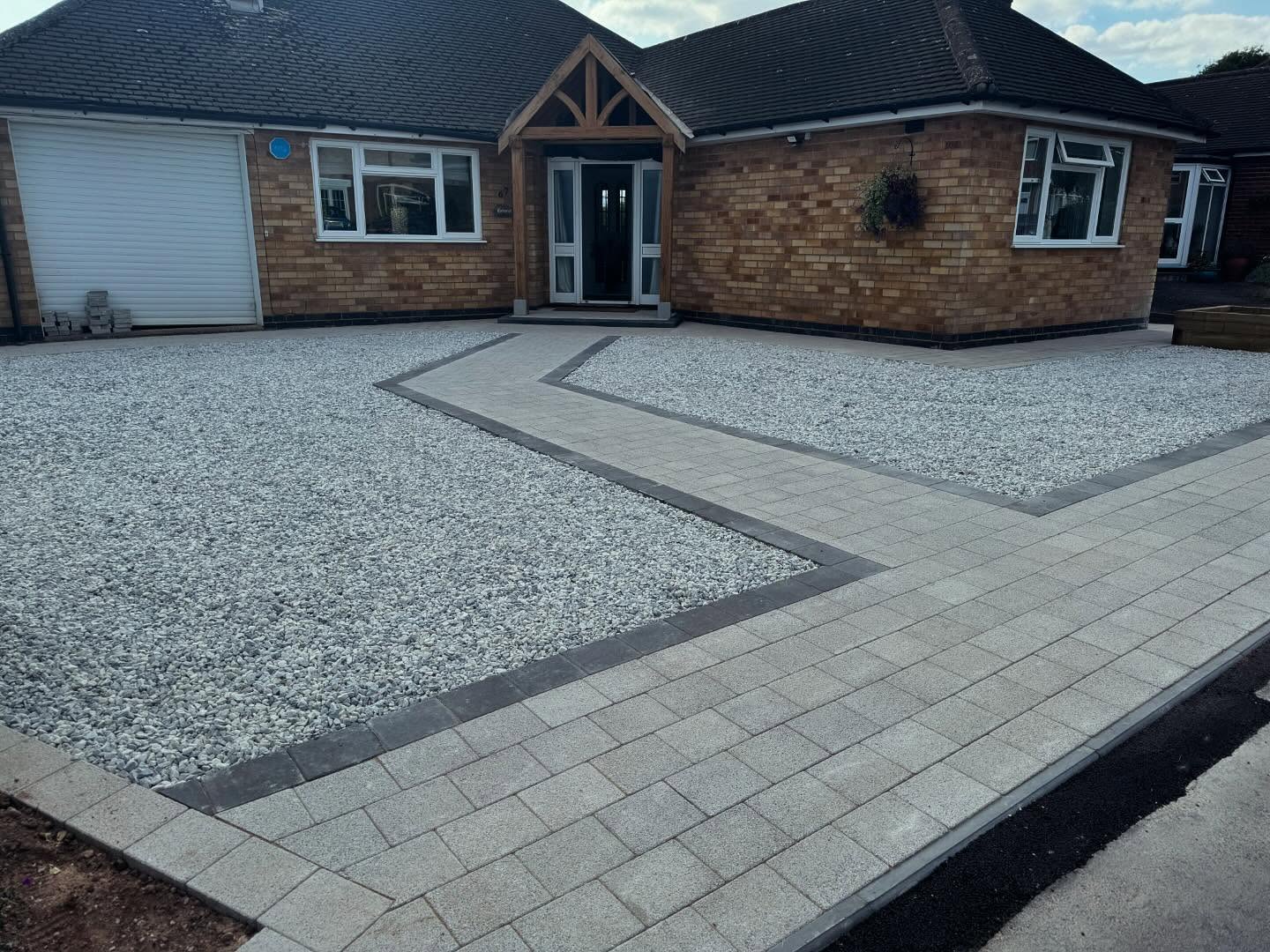 Gravel driveway Kirby Muxloe — white gravel with block paving path and charcoal edging